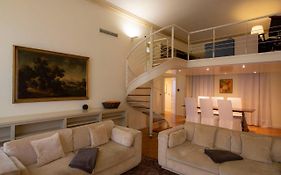 N 10, Luxury