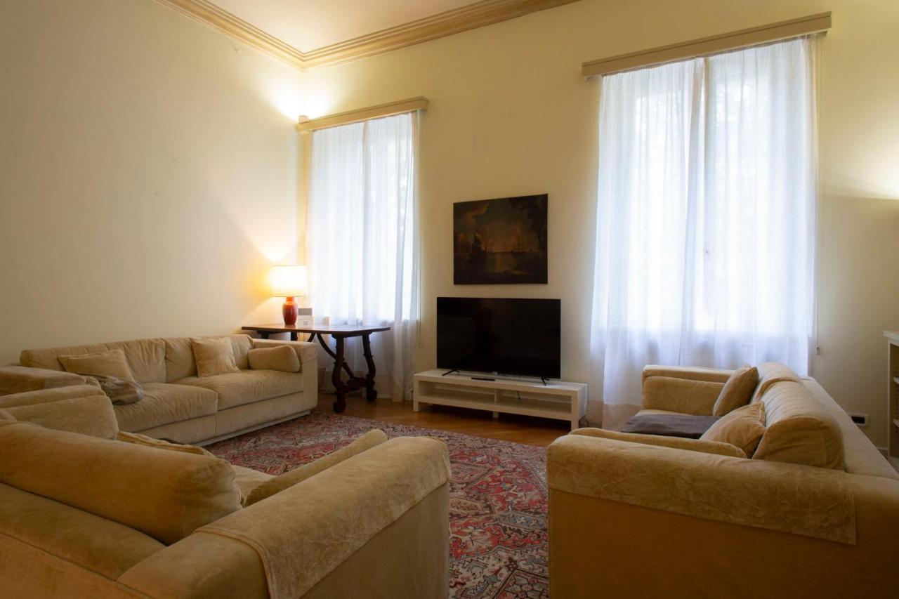 N 10, Luxury Torino Esterno foto