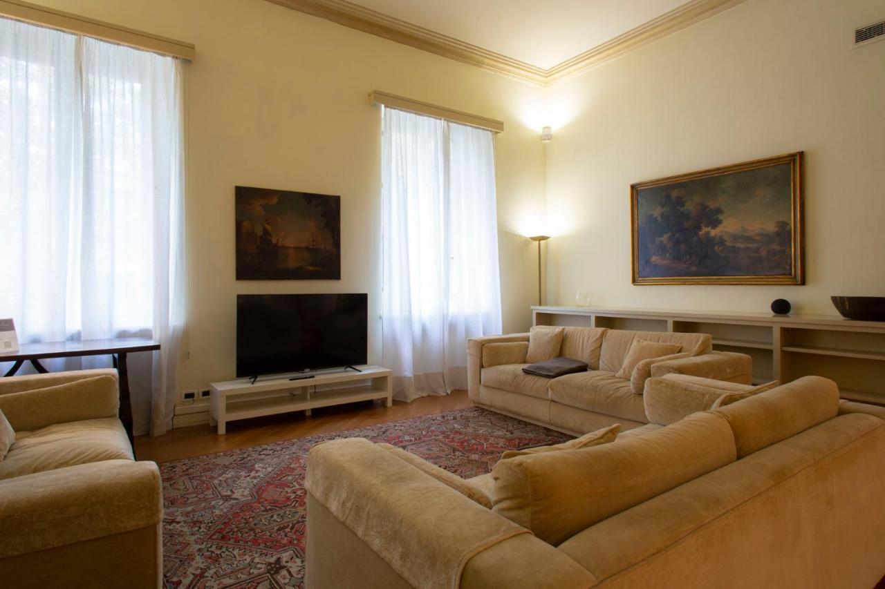 N 10, Luxury Torino Esterno foto